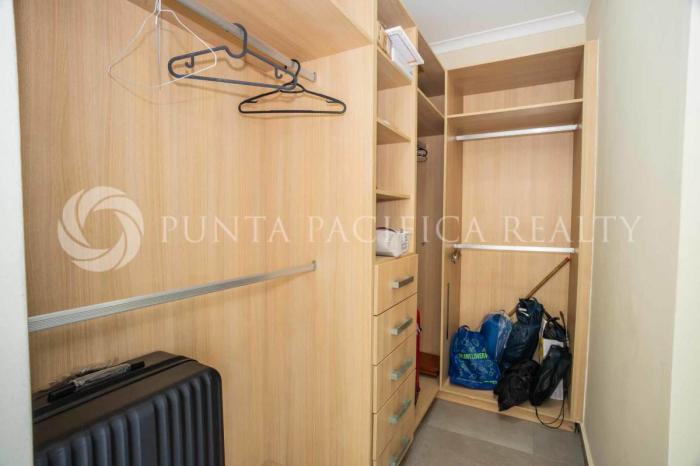 White tower  Panama amoblado en venta