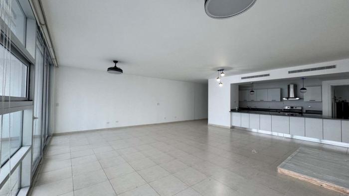 Waters on the bay Balboa Avenue, 3 bedrooms