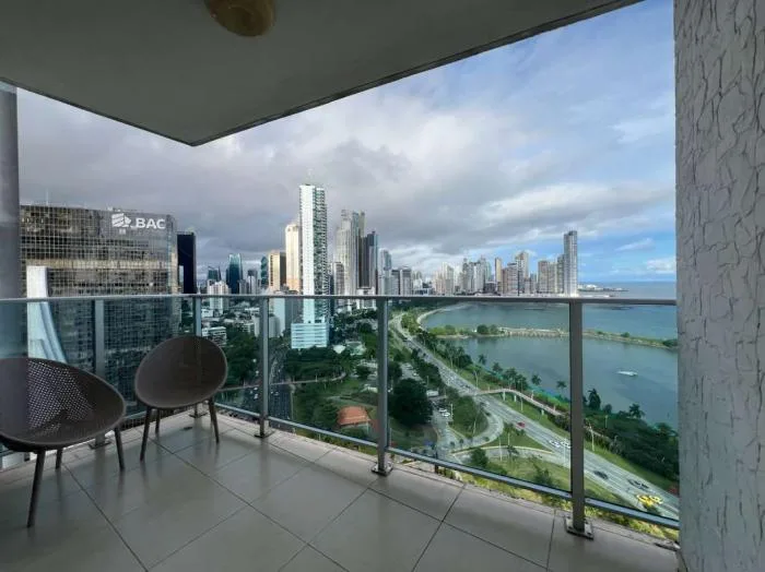White Avenida Balboa Panama en alquiler — 4