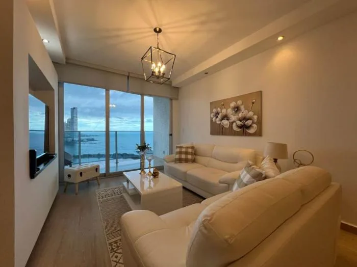 White Avenida Balboa Panama en alquiler — 5