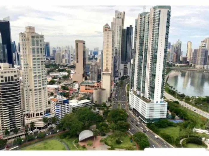Colores de bella vista Avenida Balboa Panama en alquiler — 3