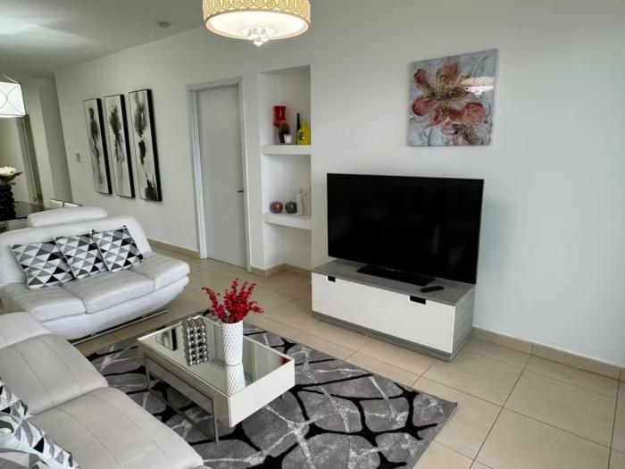 Apartment for sale on Balboa Avenue in white