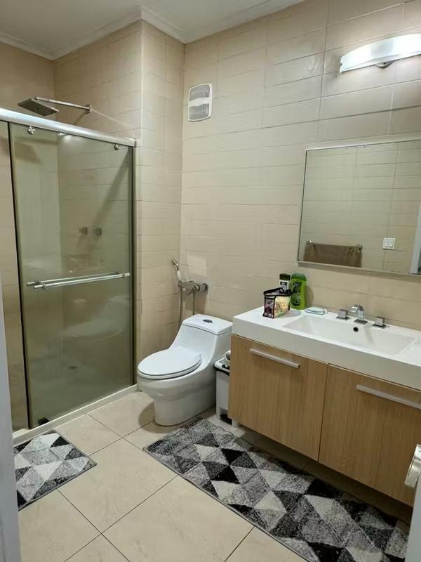 Apartment for sale on Balboa Avenue in white