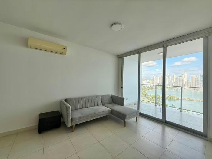 White Avenida Balboa Panama en venta