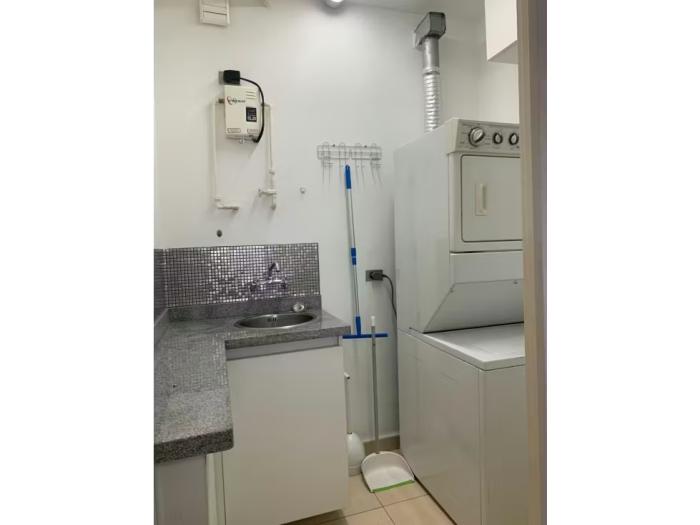 Apartamento en venta en White tower de 2 habitaciones