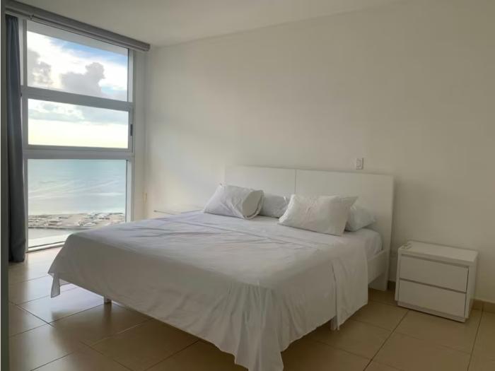 Apartamento en venta en White tower de 2 habitaciones