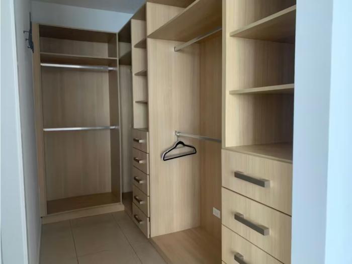 Apartamento en venta en White tower de 2 habitaciones