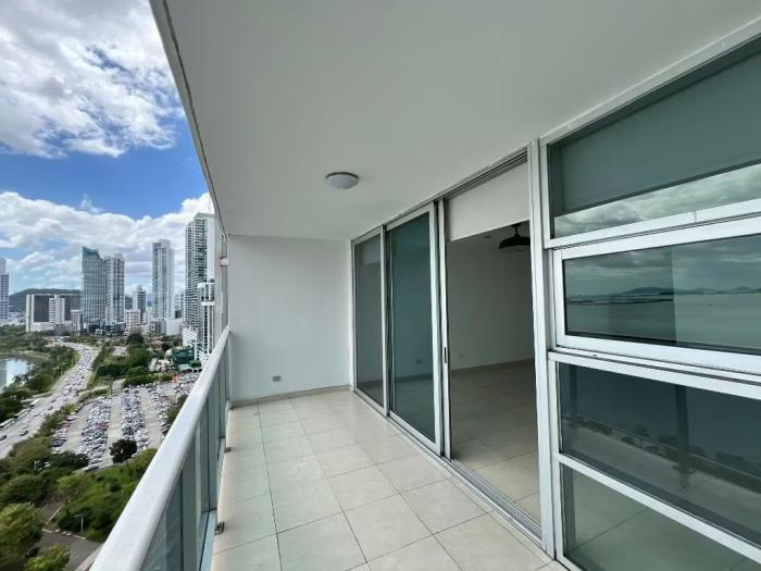 Apartamento en Waters on the bay de 3 recamaras en venta