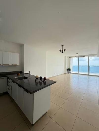 Apartment for rent on balboa avenue. apartment for rent in 2-bedroom apartment building.