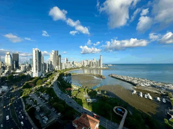 Apartamento en alquiler en Yacht club de 2 habitaciones — 2