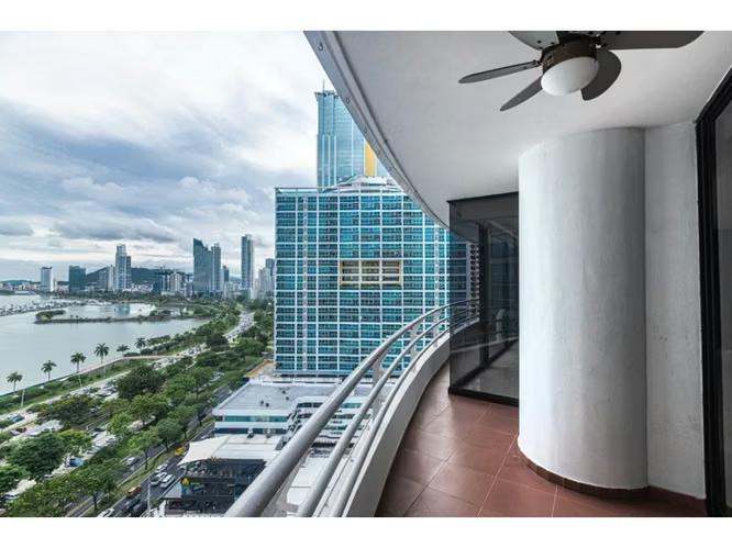 Los delfines Avenida Balboa Panama en venta