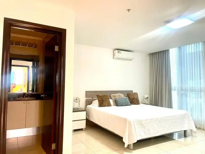 Villa del mar Avenida Balboa Panama en alquiler — 2