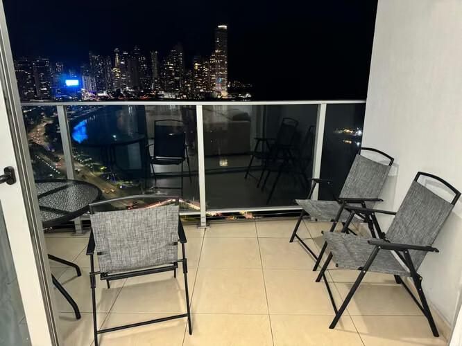 Apartamento en White tower de 2 recamaras en venta