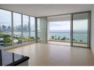 176 m² große wohnung in der avenida balboa mit 2 schlafzimmern, balkon mit meerblick und gemeinsch
