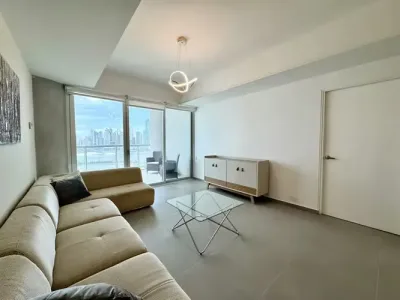 Apartamento de 2 recámaras y 2 baños en avenida balboa, con 152 m², balcón amoblado y vista al m