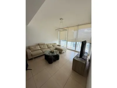 Apartamento de 2 recámaras y 2 baños en avenida balboa, con vista al mar y 122.5 m². incluye esta