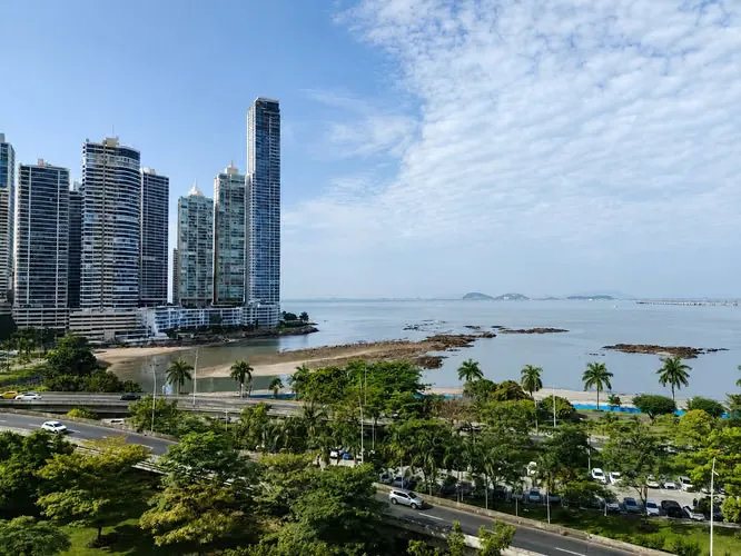 Apartamento amoblado 2 recámaras en Grand Bay Tower, Av. Balboa — 3