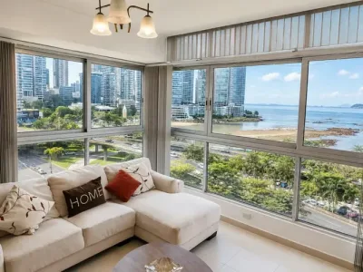 Apartamento mobiliado de 96 m² na avenida balboa com vista para a cinta costeira. possui 2 quartos,