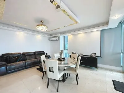 Apartamento de 2 recámaras y 2 baños en avenida balboa, ph villa del mar. cuenta con balcón con v