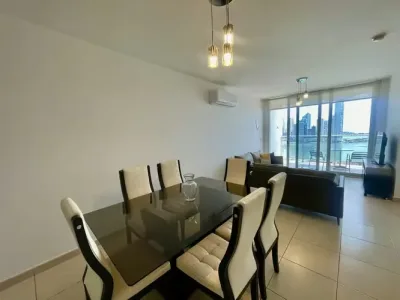 Möbliertes apartment in der avenida balboa mit 2 schlafzimmern, 2 bädern und balkon. panoramablick