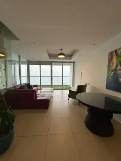 2-zimmer-wohnung in der avenida balboa mit meerblick, gelegen im gebäude rivage. die wohnung verfü