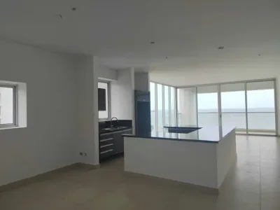 Wohnung mit 177 m² an der avenida balboa mit direktem meerblick. sie verfügt über 2 schlafzimmer,