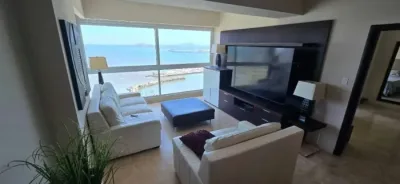 Apartamento reformado e mobiliado de 1 quarto e 1,5 banheiros na avenida balboa. inclui eletrodomés