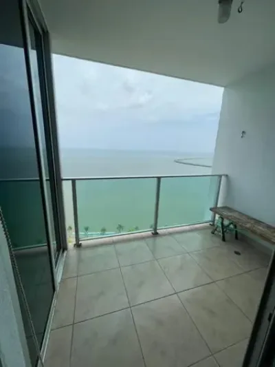 Apartamento amoblado en alquiler en ph h2o, avenida balboa. cuenta con 1 recámara, 1.5 baños, balc