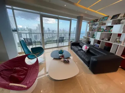 Penthouse amoblado en yacht club tower, avenida balboa, con vista al mar. cuenta con 3 recámaras, 3