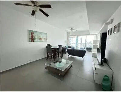 Apartamento mobiliado na avenida balboa com vista para o mar, 2 quartos e 3 banheiros. inclui linha 