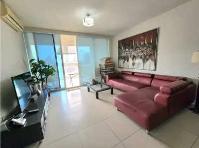 Apartamento na avenida balboa com vista panorâmica para o mar, 2 quartos e 2 banheiros. possui cozi