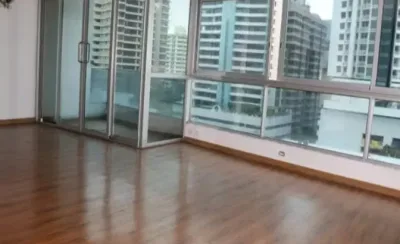 Apartamento de 1 quarto na avenida balboa, ph bayfront, com varanda e vista urbana. inclui piscina, 