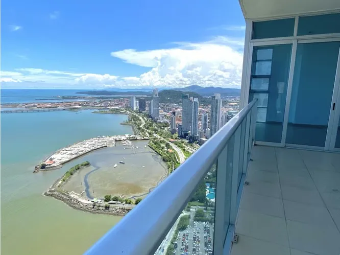 Luxury 4-Bedroom Apartment at Waters on the Bay — 3