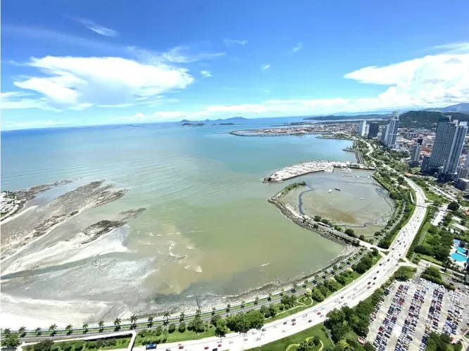 Luxury 4-Bedroom Apartment at Waters on the Bay — 4