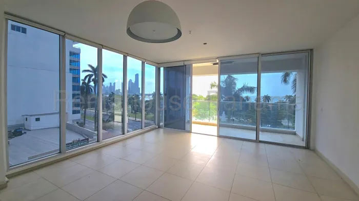 3-Bedroom Apartment in Rivage, Avenida Balboa — 2
