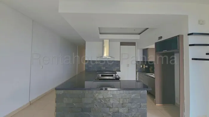 3-Bedroom Apartment in Rivage, Avenida Balboa — 4