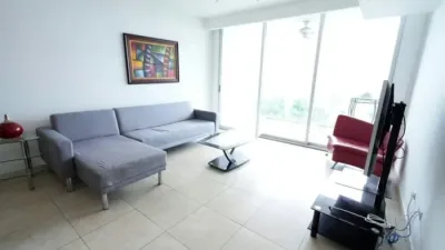 Appartement meublé d'une chambre sur l'avenida balboa avec vue sur la mer, balcon et appareils éle