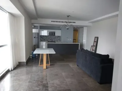 Apartamento semi-amoblado de 2 recámaras y 2 baños en avenida balboa, 170m², amplio balcón y ven