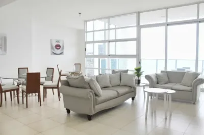 Apartamento de 4 recámaras en alquiler en avenida balboa, completamente amoblado o sin muebles, con