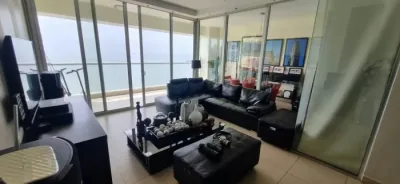 Apartment on avenida balboa with direct sea view, 2 bedrooms, 2.5 bathrooms, and 150 m². includes s