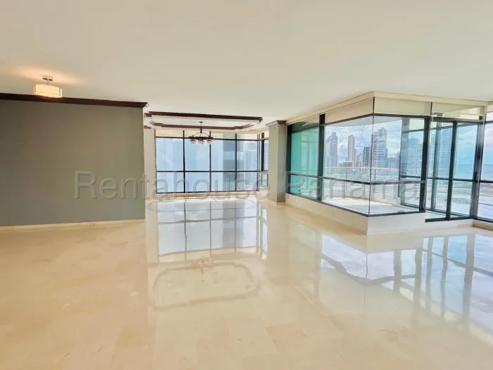 Luxuriöse 3-Zimmer-Wohnung in Torres Miramar, Avenida Balboa — 4