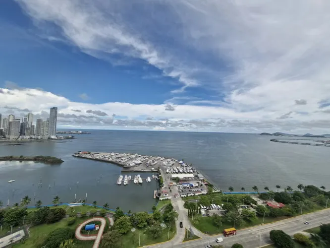 Apartamento mobiliado com 2 quartos no Yacht Club, Avenida Balboa — 3