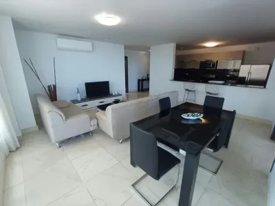 Möbliertes apartment mit 2 schlafzimmern und 2 bädern in der avenida balboa, mit balkon und 1 park
