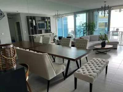 Apartamento amoblado de 122 m² en avenida balboa, con 1 recámara, den, 1.5 baños y balcón con vi