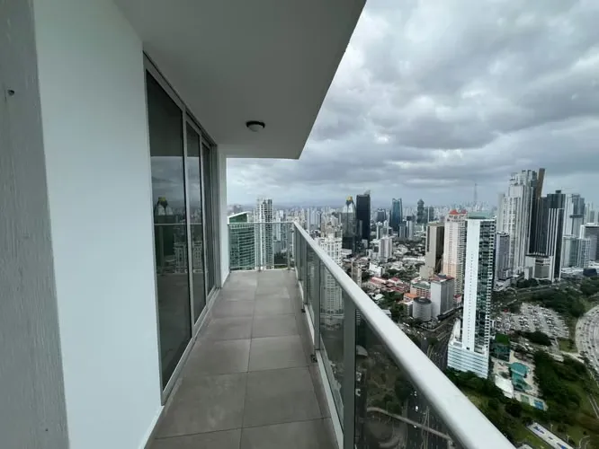 Apartamento de 3 quartos no White Tower, Avenida Balboa — 2