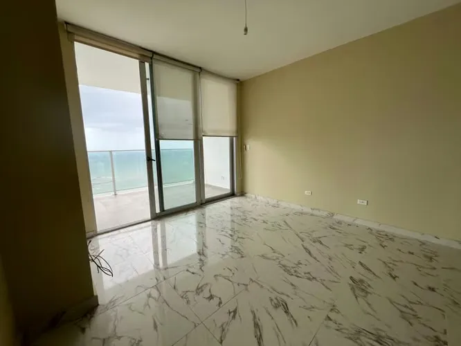 3-Bedroom Apartment in White Tower, Avenida Balboa — 5