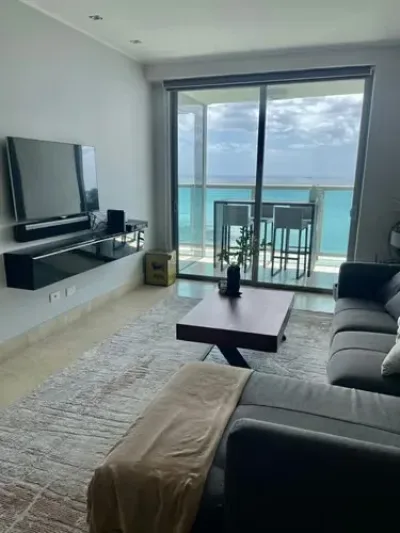 Apartamento amoblado de 1 recámara en yoo panamá, avenida balboa, con vista al mar. cuenta con 128