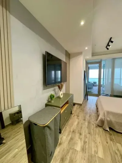 Apartamento remodelado y amueblado en piso alto de ph rivage, avenida balboa. cuenta con 2 recámara