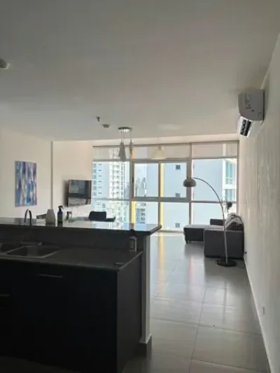 Möbliertes 1-zimmer-apartment in der avenida balboa mit blick auf die stadt und den parque urracá.