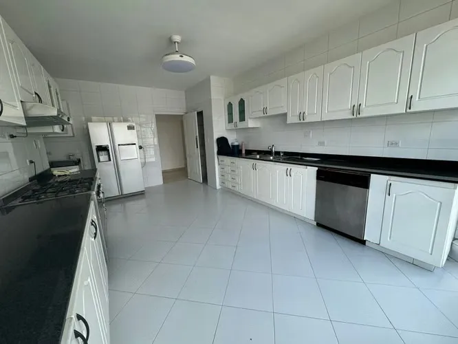 Amplio apartamento de 3 recámaras en Torres Miramar, Av. Balboa — 3